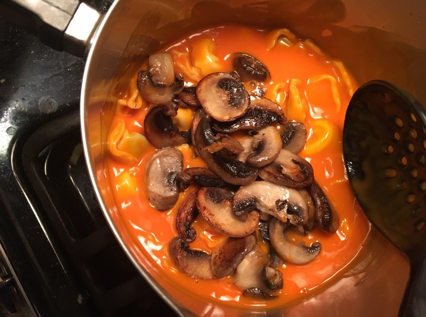 tomato soup with tortellini and mushrooms3